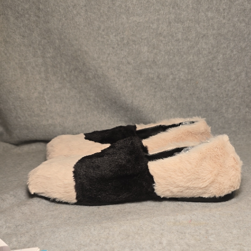 VHNY Elegant Women's Faux Fur Slippers - Black and Cream Color Block 39 US 9